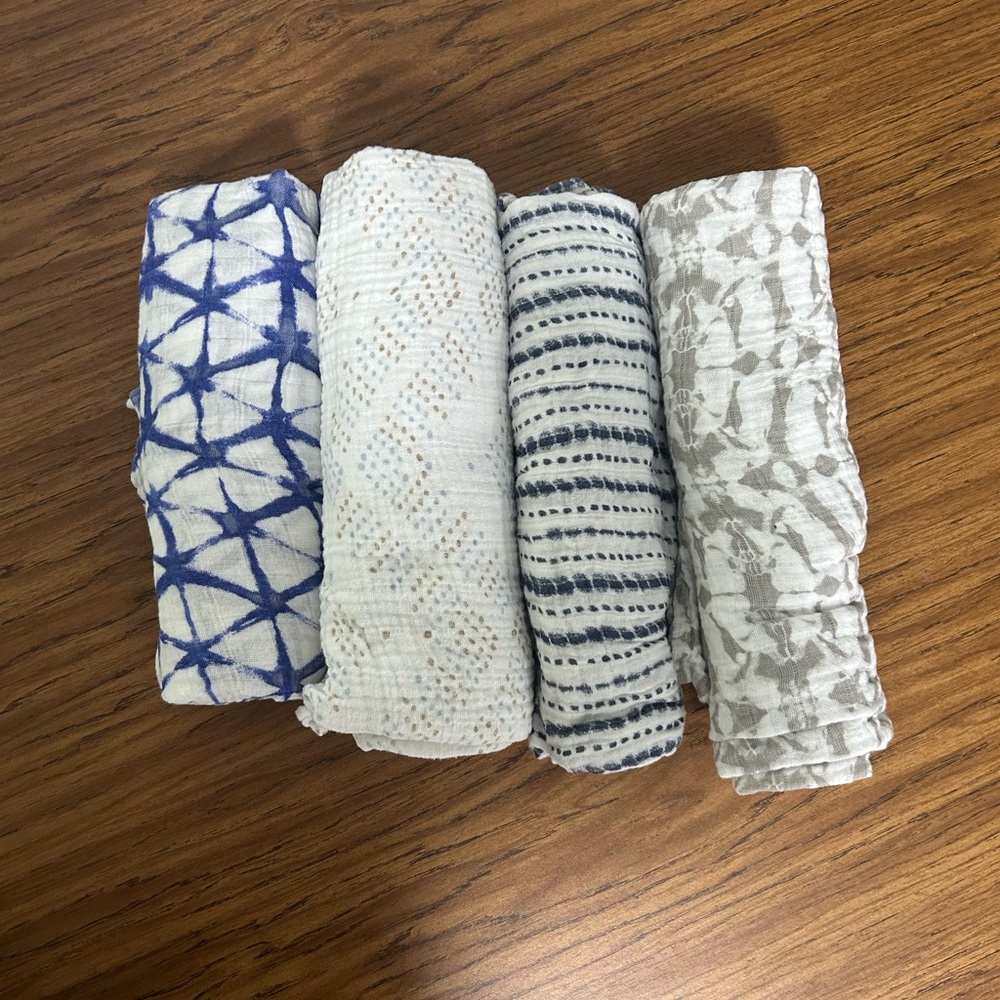 4 Muslin Swaddle Blankets in Blue, White, and Gray